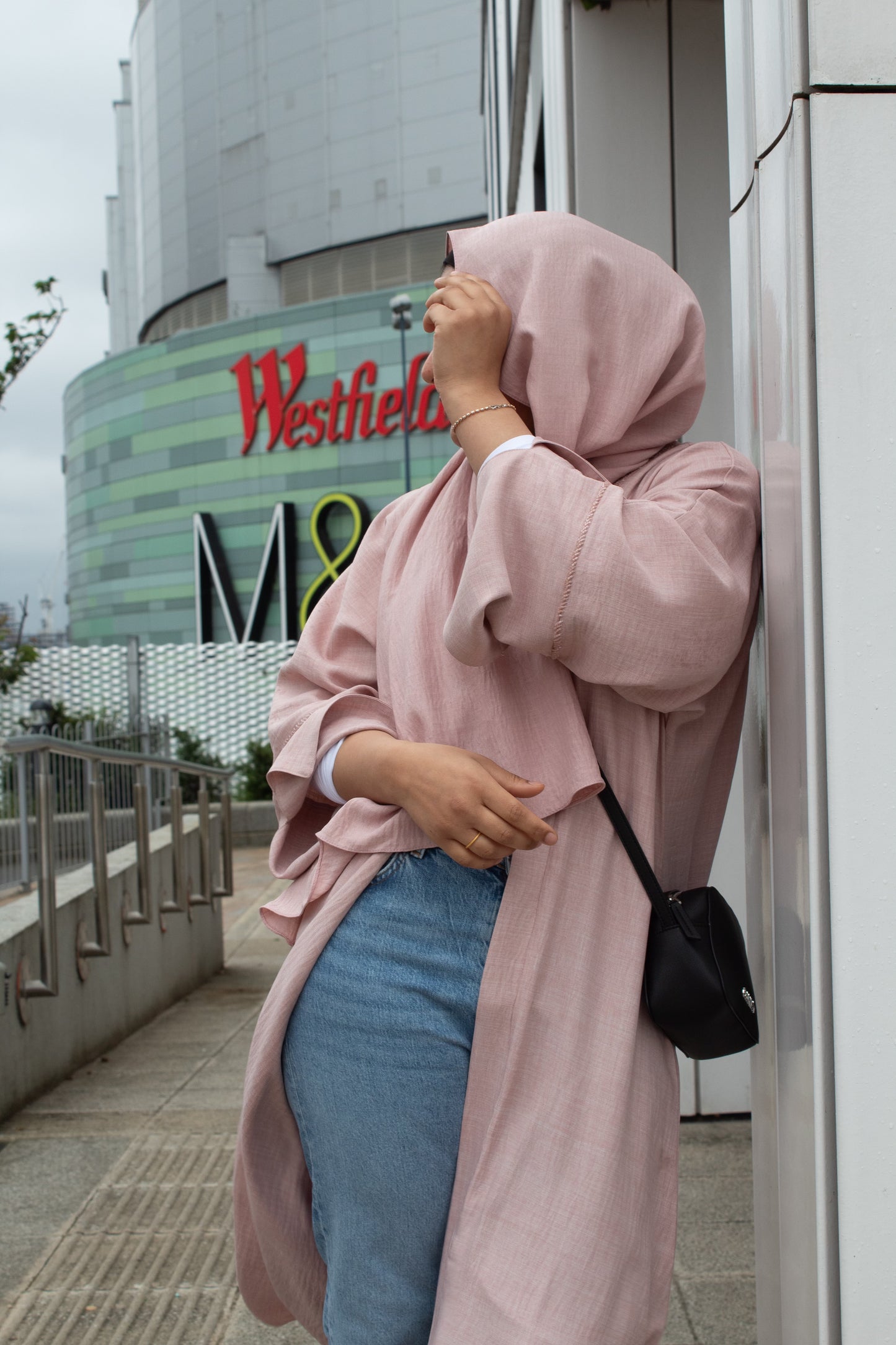 Safiya abaya in pink