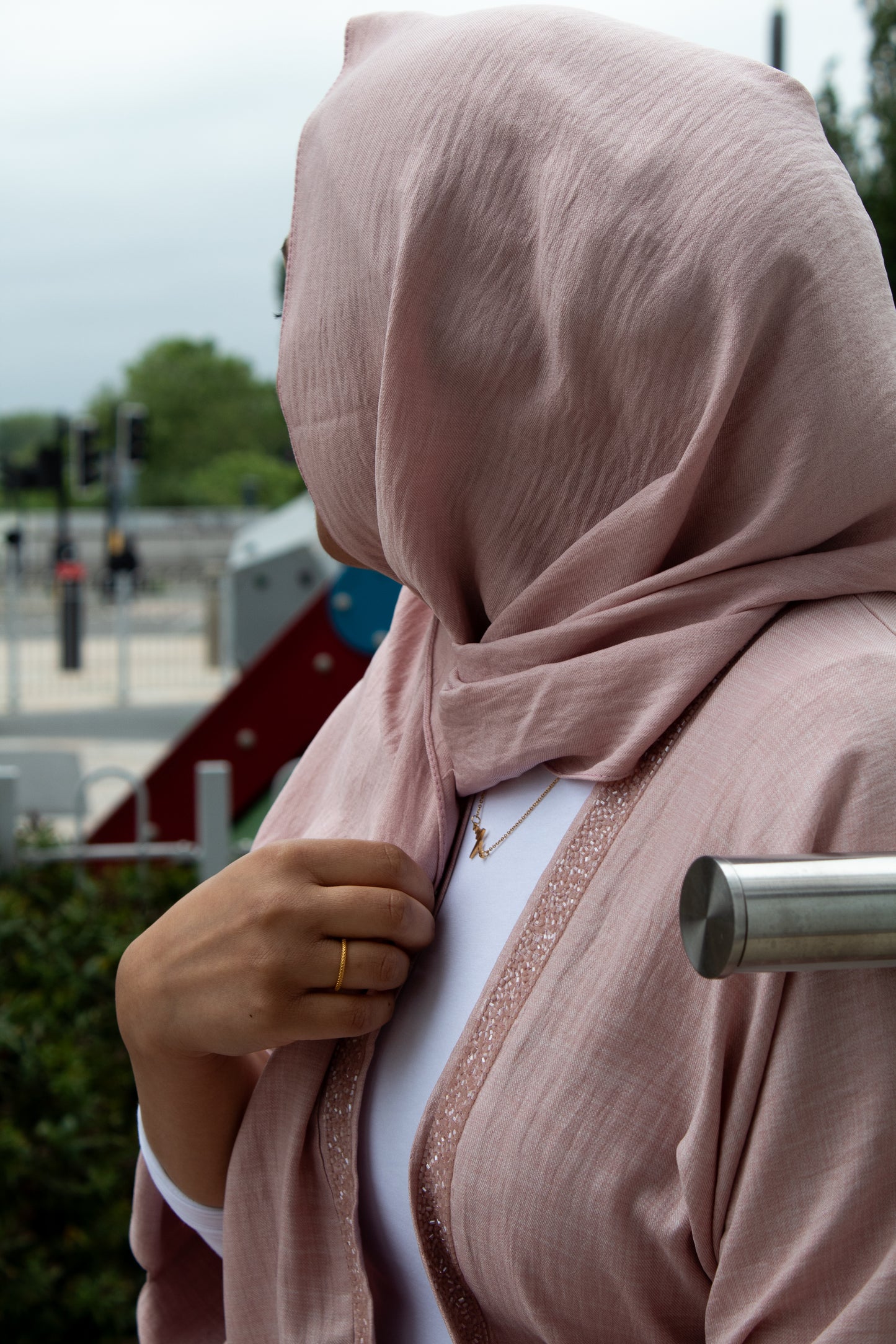 Safiya abaya in pink